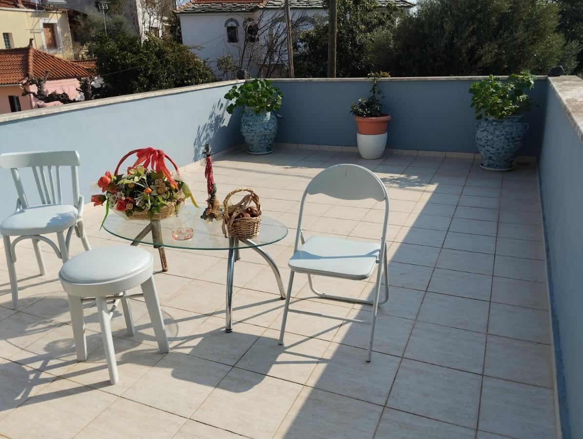 Appartement Πέτρινο Στη Θάλασσα à Nafpaktos Extérieur photo