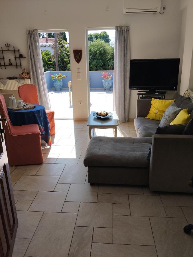 Appartement Πέτρινο Στη Θάλασσα à Nafpaktos Extérieur photo