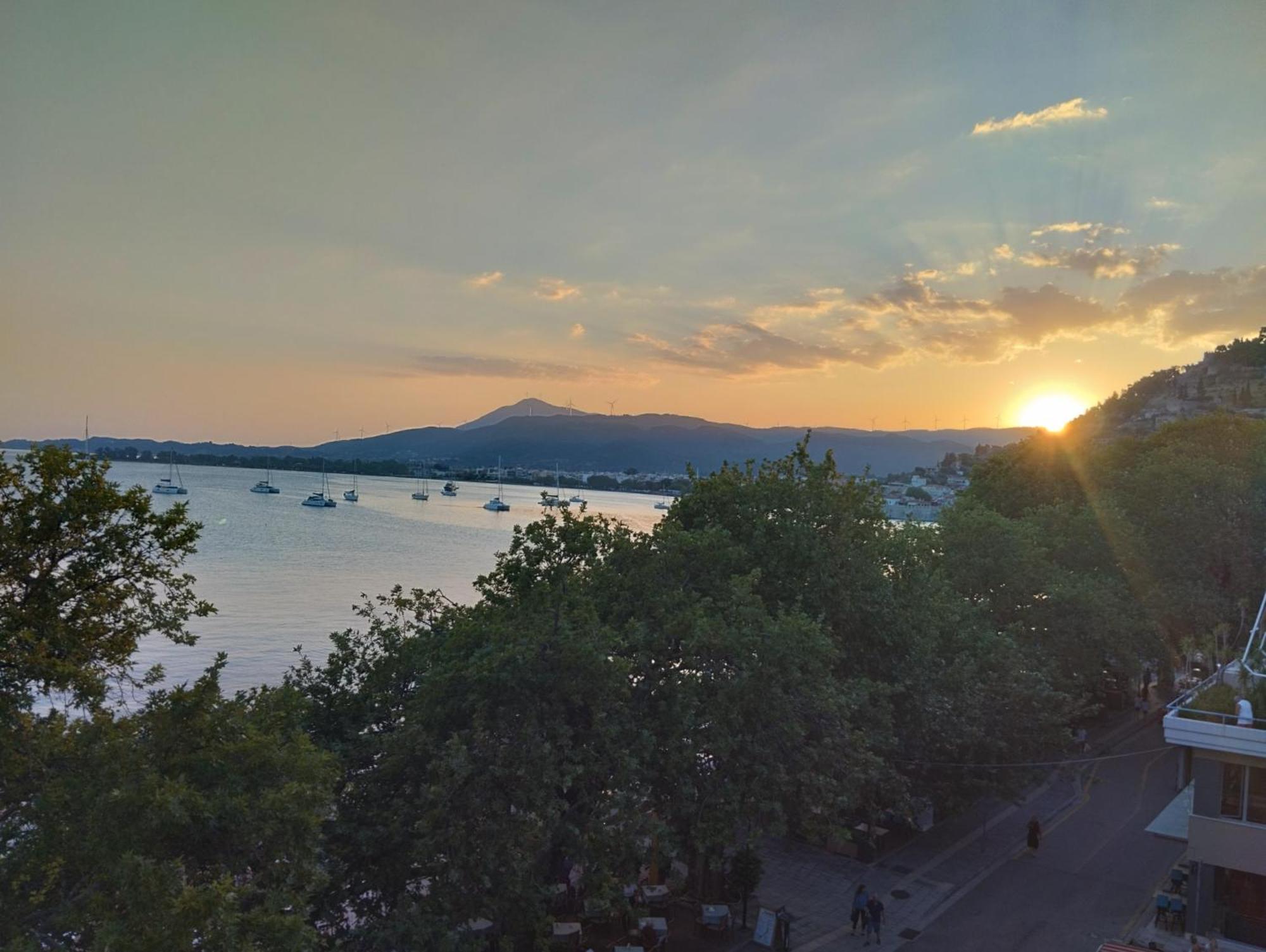 Appartement Πέτρινο Στη Θάλασσα à Nafpaktos Extérieur photo