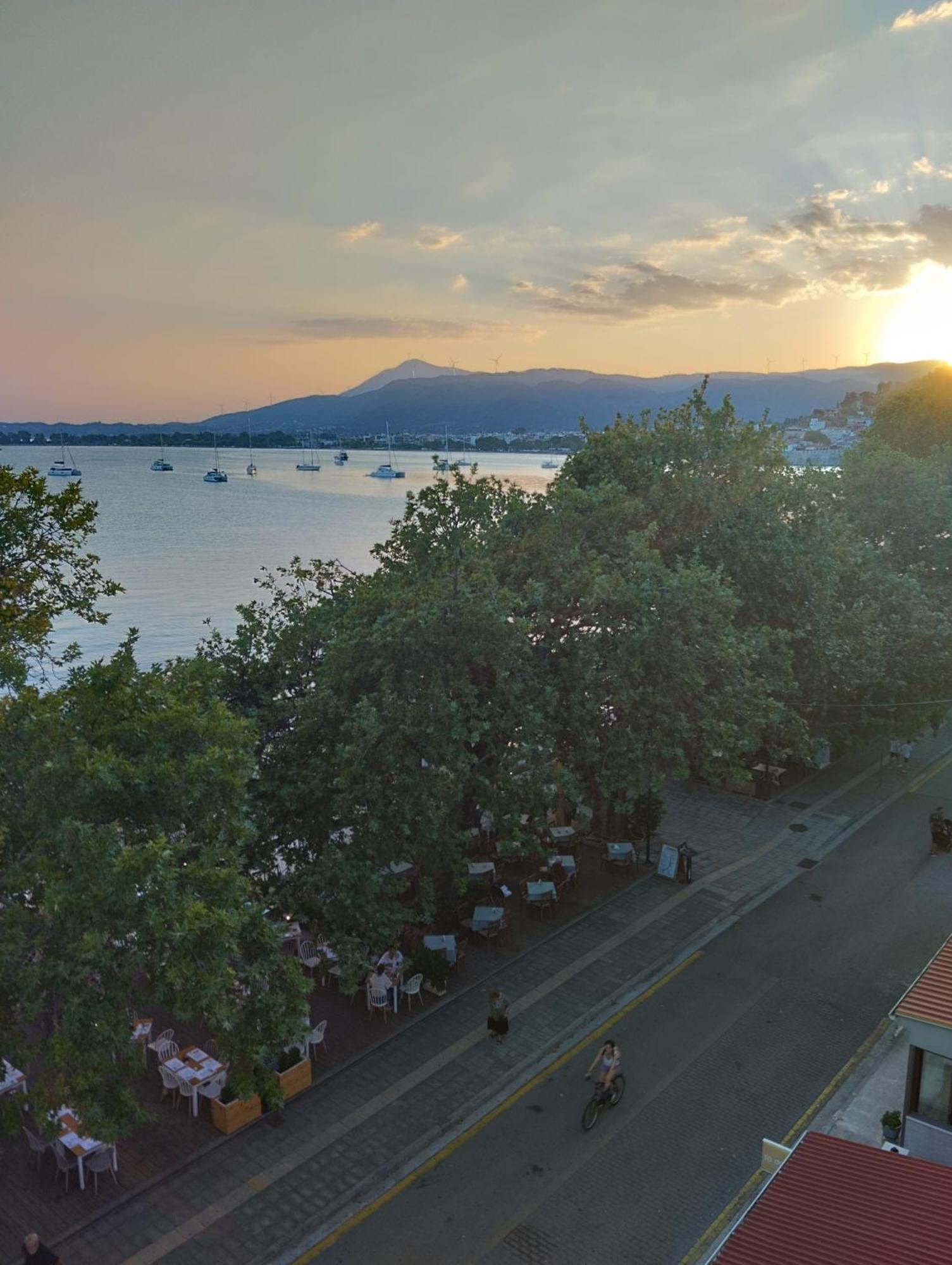 Appartement Πέτρινο Στη Θάλασσα à Nafpaktos Chambre photo